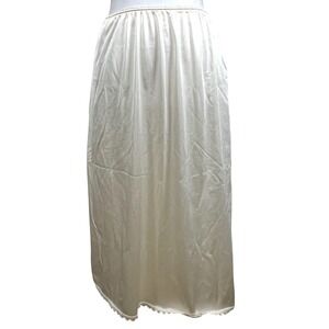 Warner's Perfect Measure Size XL Vintage Cream Nylon Half Slip Layering Classic‎